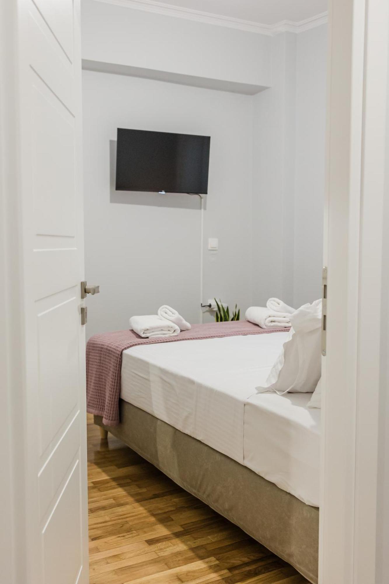 The Little Pigeon - Pink Apartment Янина Екстериор снимка